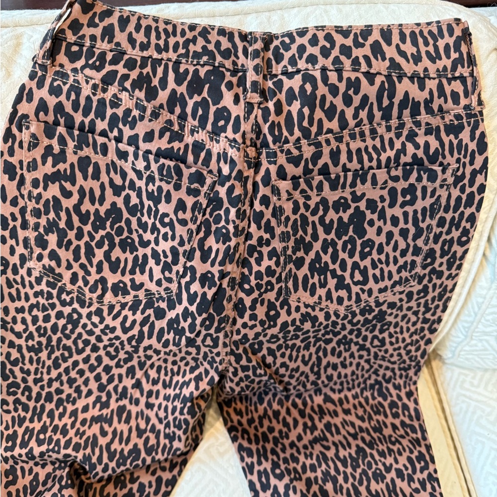 Cheetah print straight leg with stretch